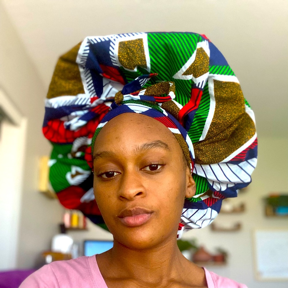 Multicolor satin lined bonnets with ties